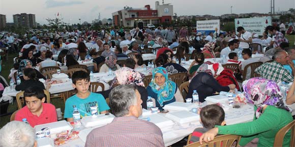 ak-parti-iftar-yemeginde-vatandaslarla-bir-araya-geldi4.jpg