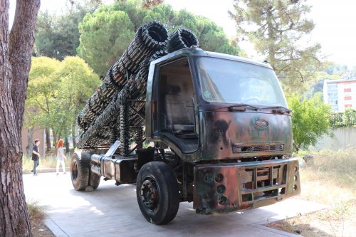 atik-malzeme-ve-hurda-kamyondan-mobil-askeri-fuze-rampasi-yaptilar-(3)-001.jpg